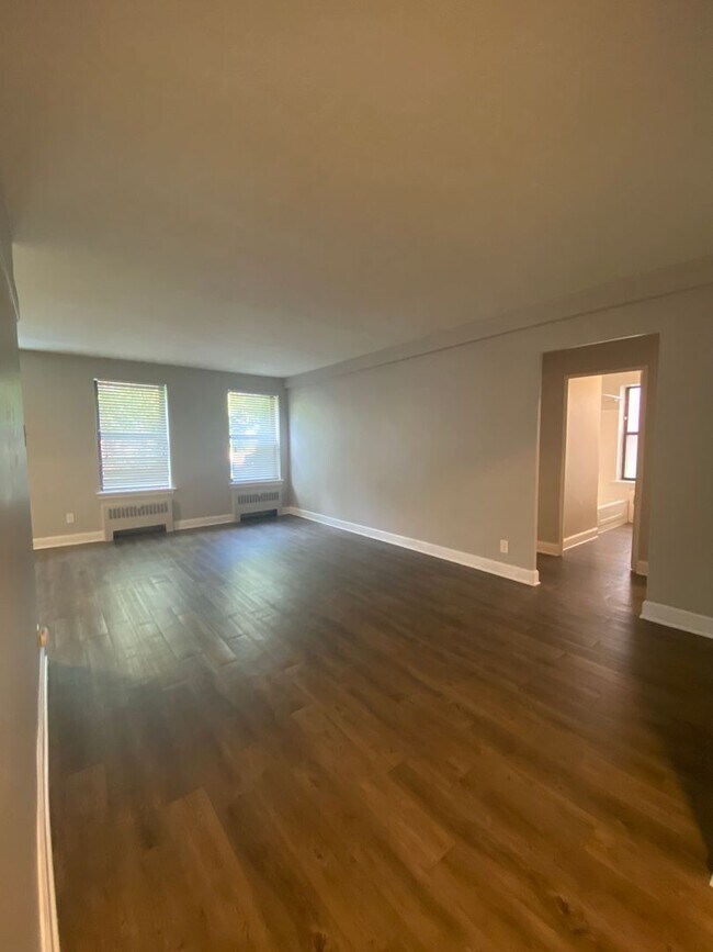 Building Photo - Updated Two Bed Two Bath Apt in Dogtown!