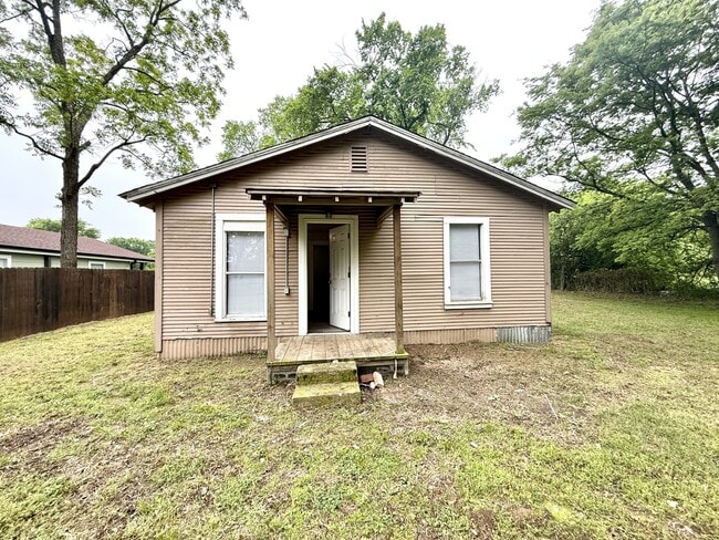 Building Photo - 705 Parkway