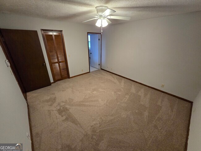 Building Photo - 425 Sunnyside Dr