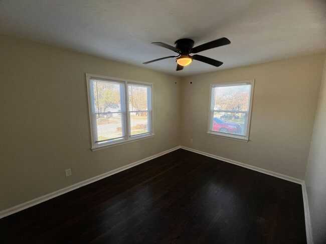 Building Photo - Move-In Ready 3-Bed Home with Downstairs B...
