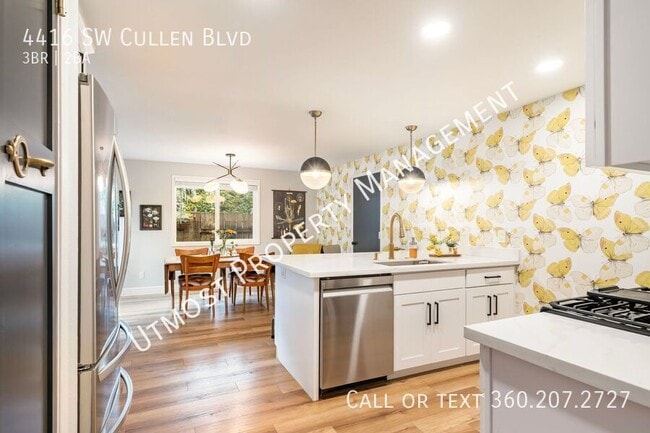 Building Photo - 4416 SW Cullen Blvd