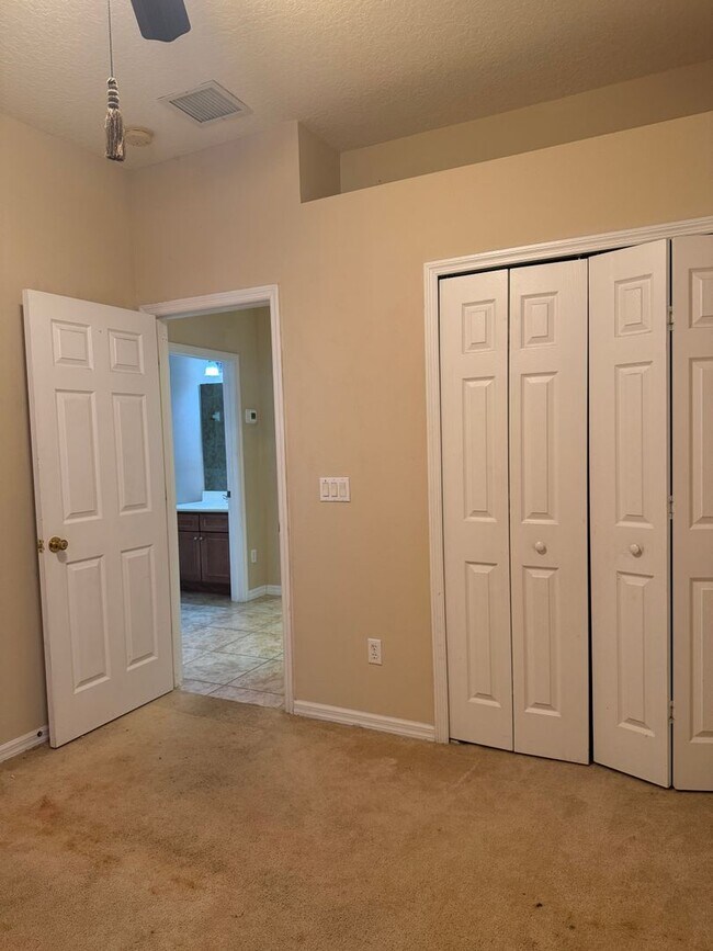 Building Photo - 3227 Lake Jean Dr