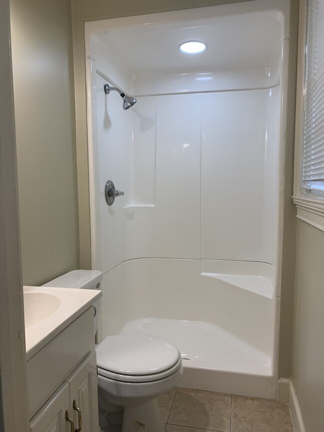 master bathroom - 2209 Diana Ave