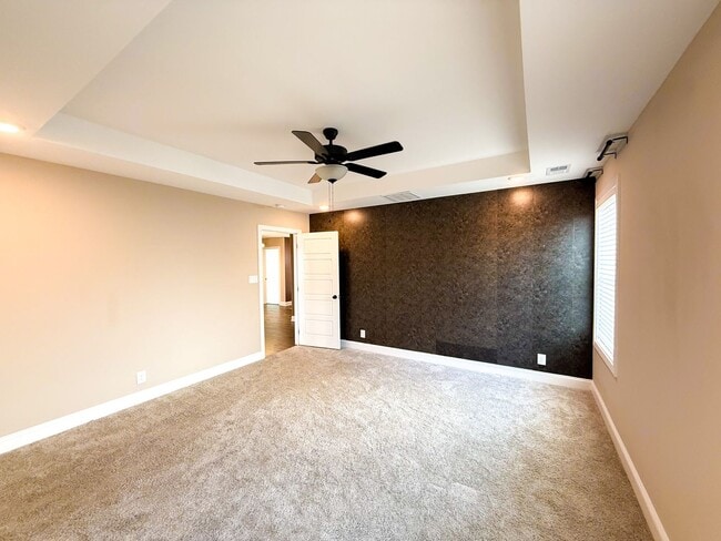 Building Photo - 3 Bedroom 2 Bathroom Home!