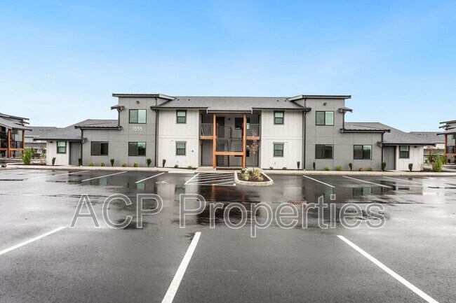 Building Photo - 1559 E Badger Rd