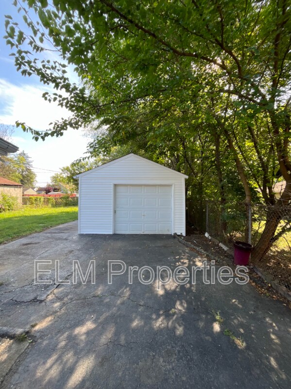 Building Photo - 818 S Ashburton Rd