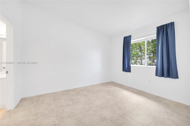 Building Photo - 1261 SE 28th Ct