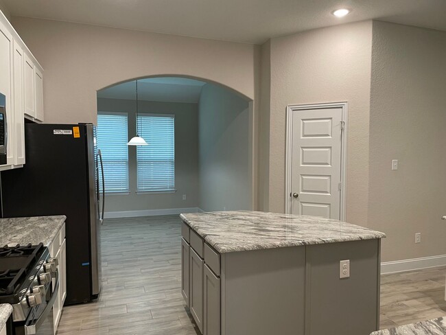 Building Photo - 4 Bedroom in Gruene Field / 1 Mile to Grue...