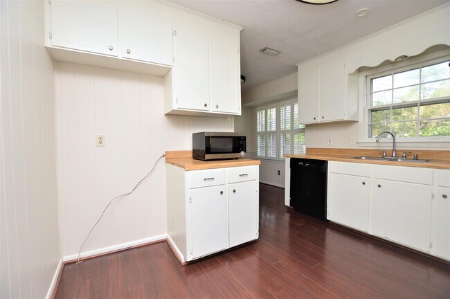 Building Photo - 712 Habersham Rd