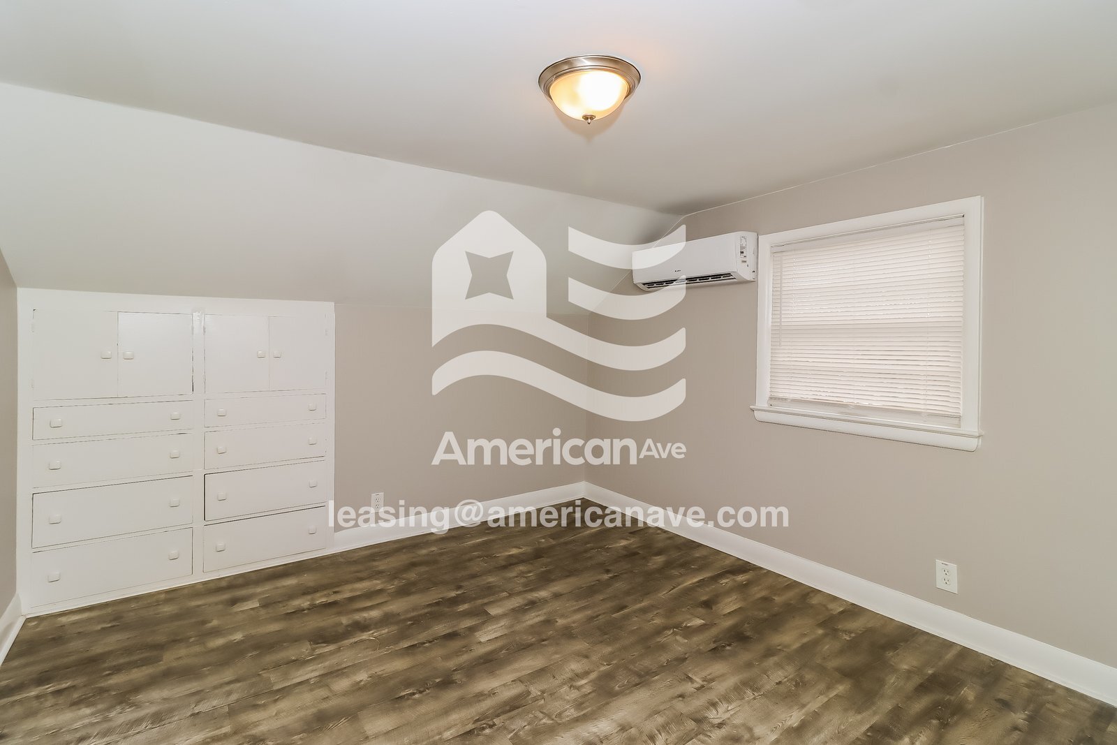 Building Photo - 320 S Cline Ave