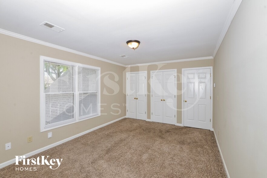 Building Photo - 5198 Tudor Ct