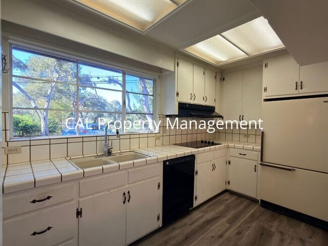 Building Photo - Beautiful 3-Bedroom Pebble Beach Home!