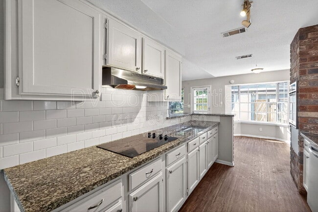 Building Photo - 15707 Lone Tree Dr