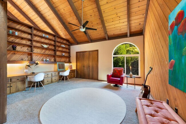 Building Photo - Stunning Mid-Century Modern 5bed/3.5 bath ...
