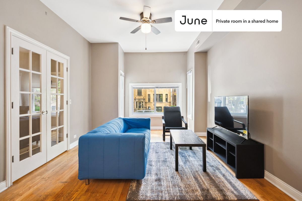 Building Photo - Private bedroom in 3 bed/1 bath Home