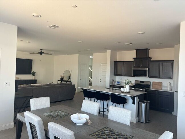 Building Photo - 9712 Maple Ter Ln