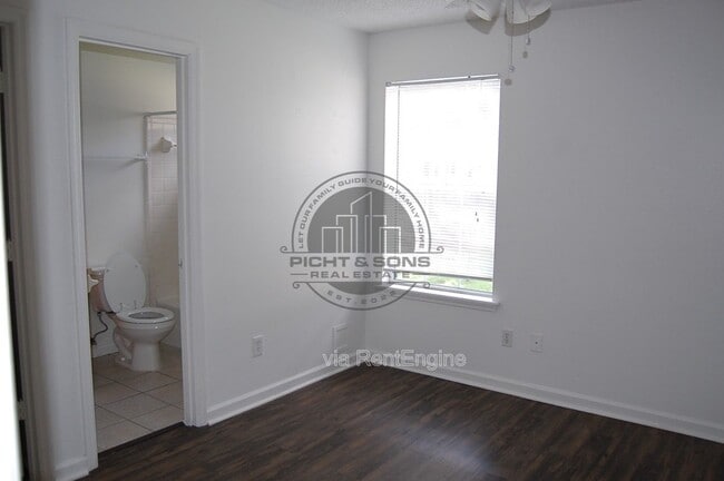 Building Photo - 2400 Barcelona Ct