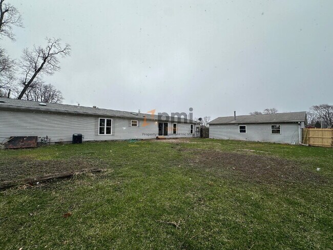 Building Photo - 798 Governor Rd