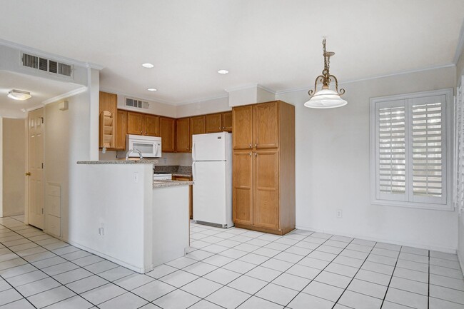 Building Photo - AMERICANA Property Mgmt - Gated 1st floor ...