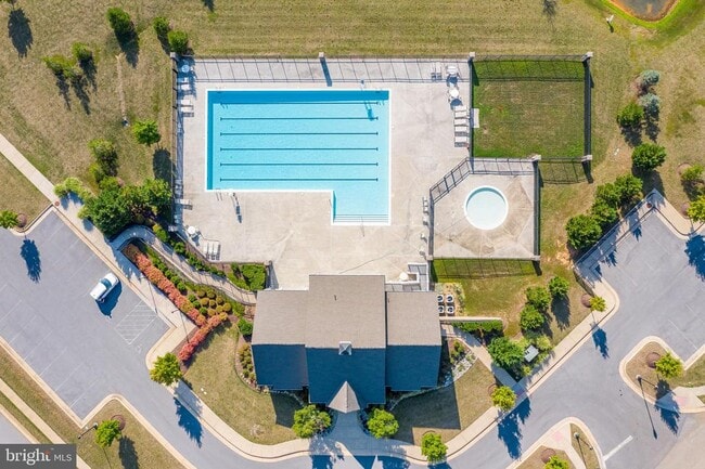 Building Photo - 201 Hillsdale Pl