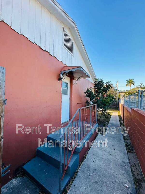 Building Photo - 761 22nd Ave S