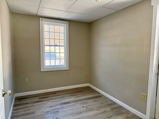 Building Photo - 4 Commerce St