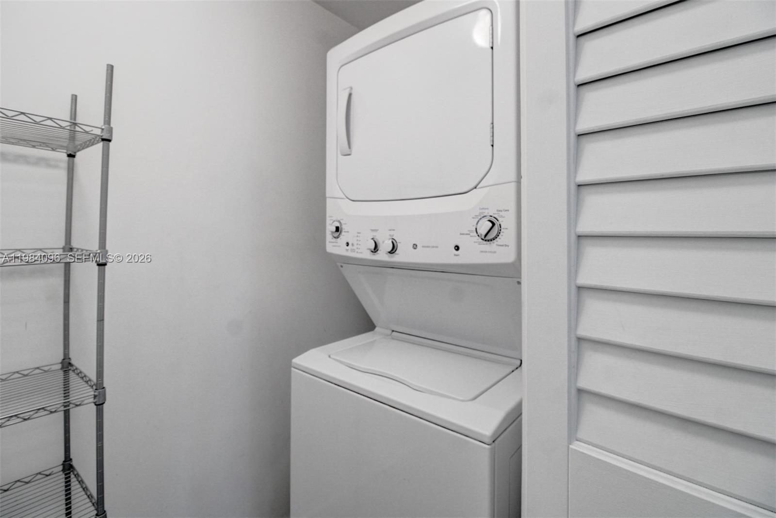 Building Photo - 1600 SW 1st Ave