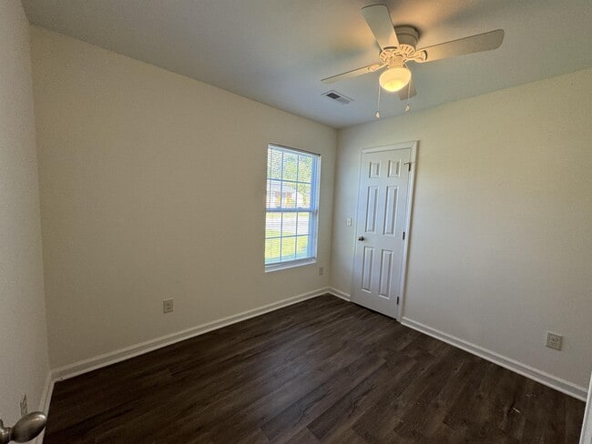 Building Photo - 406 Chestnut St