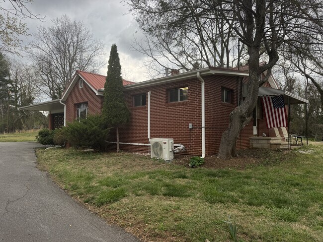 Building Photo - 651 Sand Hill Rd