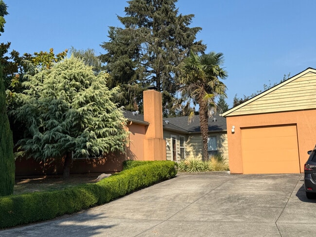 Building Photo - 9087 SW Monterey Pl