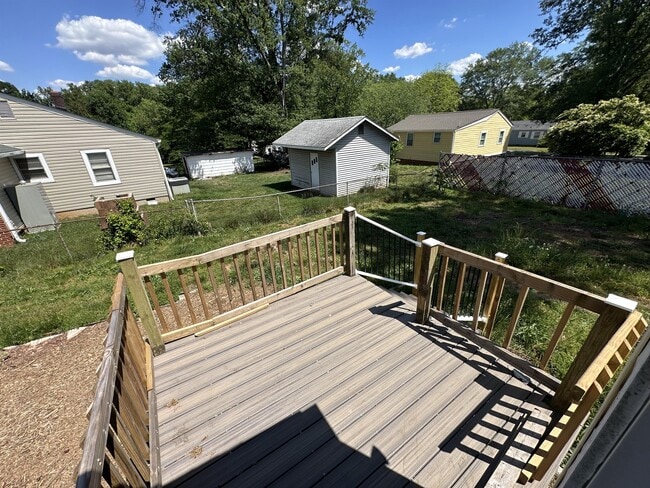 Building Photo - 10 N Acres Dr