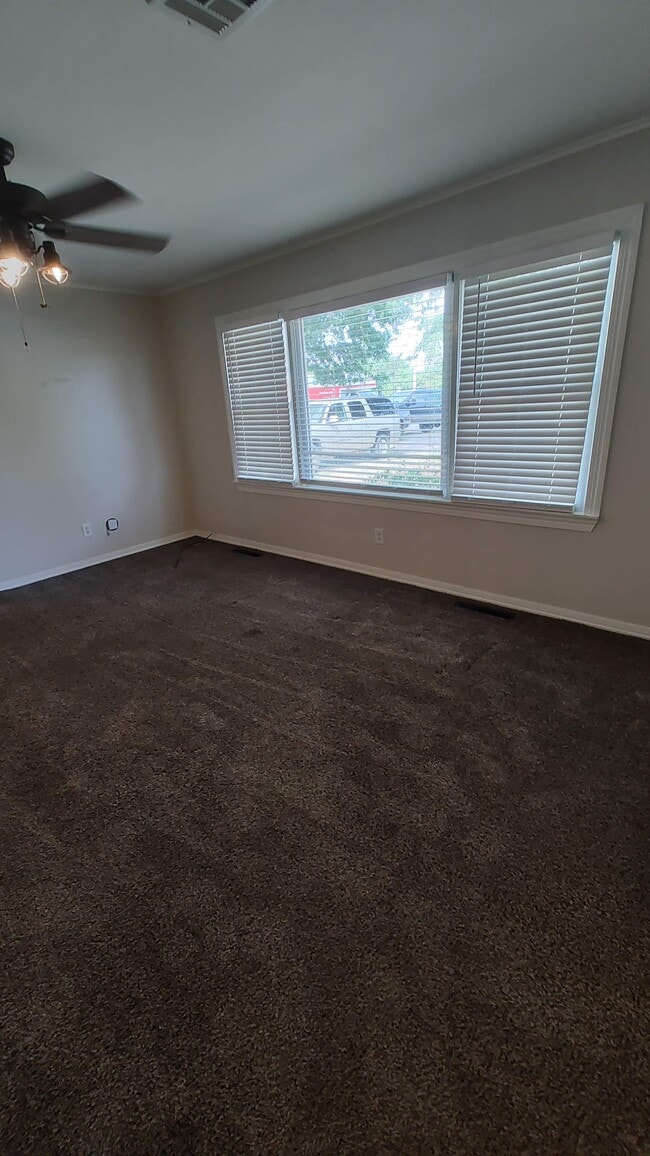 Building Photo - 2025 N 432