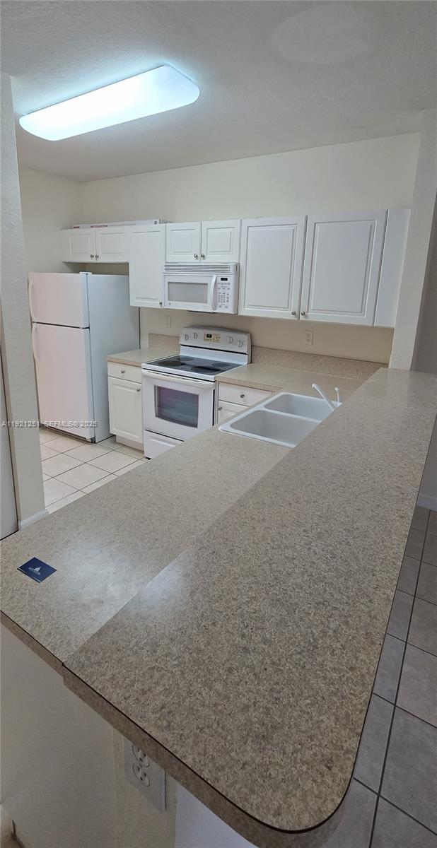 Building Photo - 3320 NE 13th Cir Dr