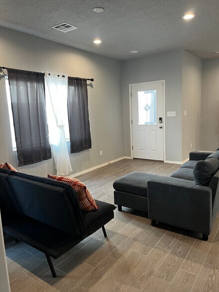 Building Photo - 1518 Tierra Verde Loop