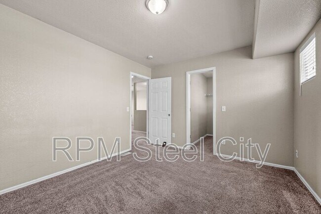 Building Photo - 2238 Meadowlark Ln