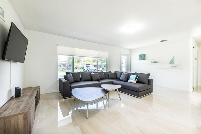 Building Photo - 1162 Hayes St