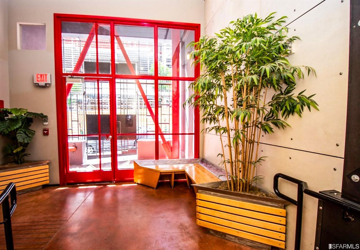 Building Photo - 18 Lansing St