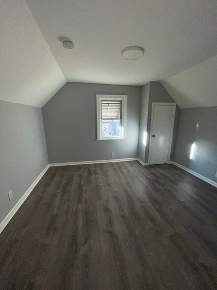 Building Photo - 880 S 14th St