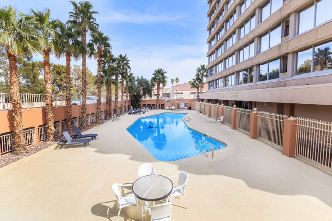 Building Photo - 1020 E Desert Inn Rd
