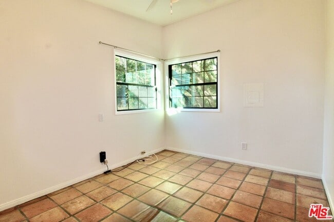 Building Photo - 20200 Paradise Ln