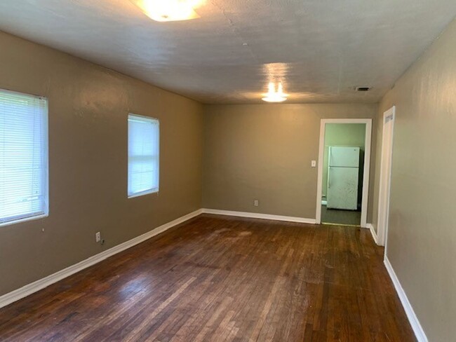 Building Photo - 3/2 House on Desiree Court! Available NOW!