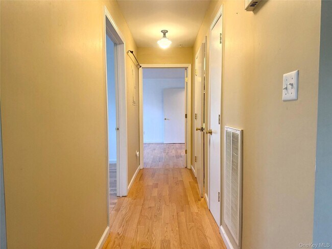 Building Photo - 215 Ruth Ct