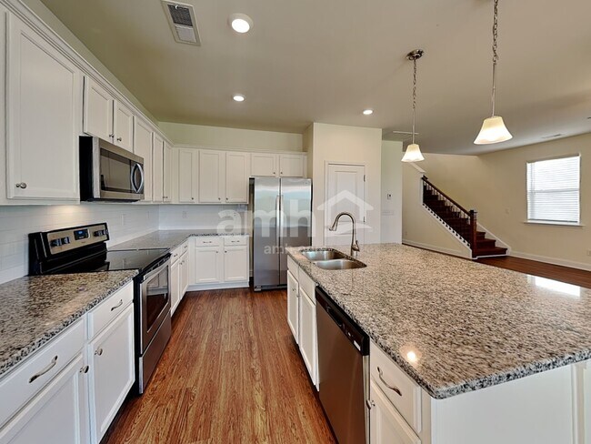 Building Photo - 115 Samara Ln