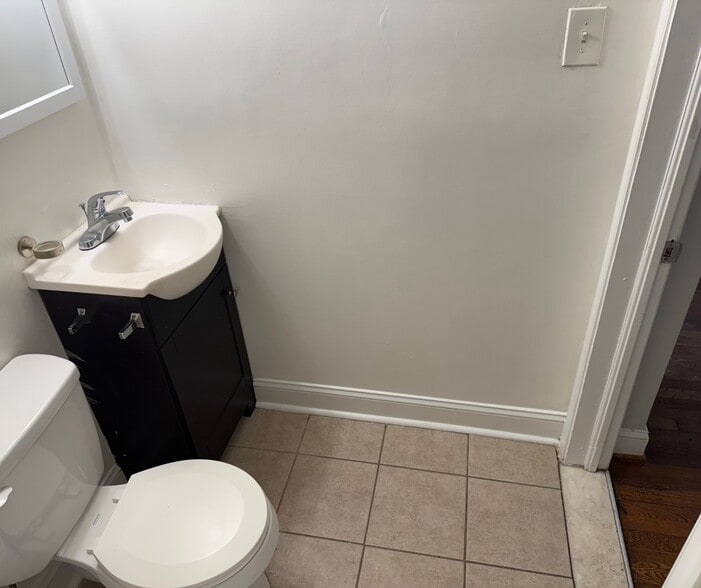 Building Photo - 5644 Midwood Ave