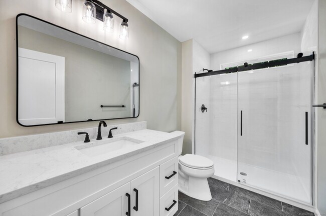 Building Photo - 33 West End Ave