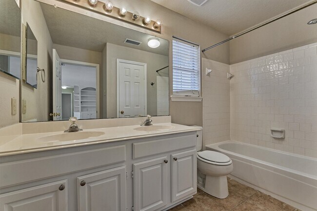 Building Photo - 15 W Stony End Pl