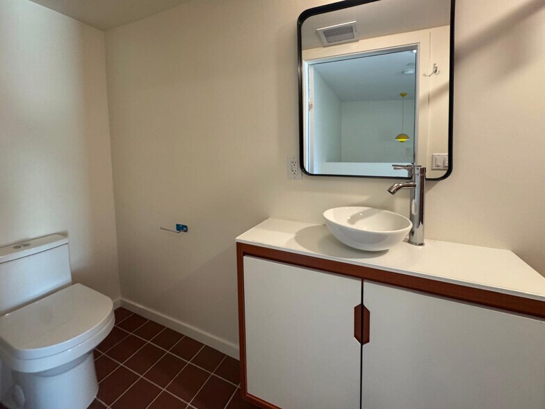 Building Photo - 4548 Huntington Dr S