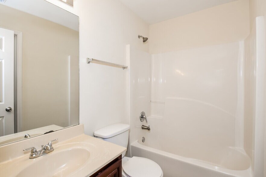 Building Photo - 4740 Hopewell Manor Dr
