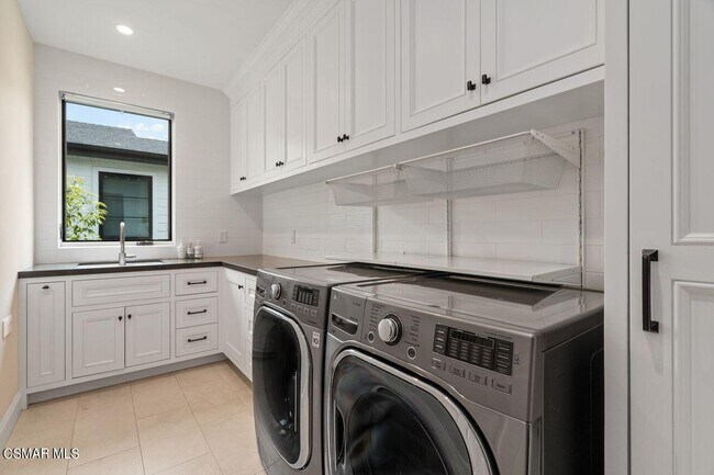 Building Photo - 12727 Landale St