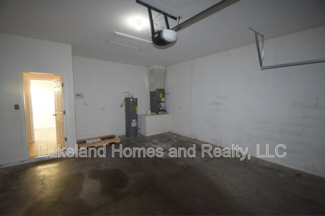 Building Photo - 823 Krenson Woods Ln